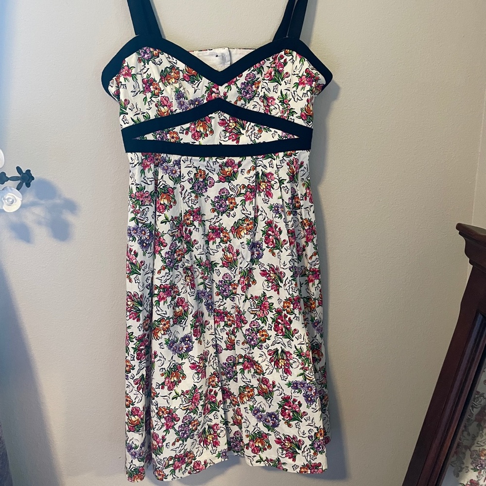 Summer dress with cut-out back!